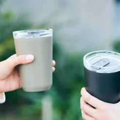 Kinto To-Go Tumbler 360 Ml Mit Stöpsel Khaki -Kaffee Rabatt Geschäft 105563 105563 kinto togotumbler 360ml with plug khaki 2